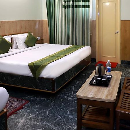 Oyo 22075 Hotel Bali Palace Katra  Eksteriør billede