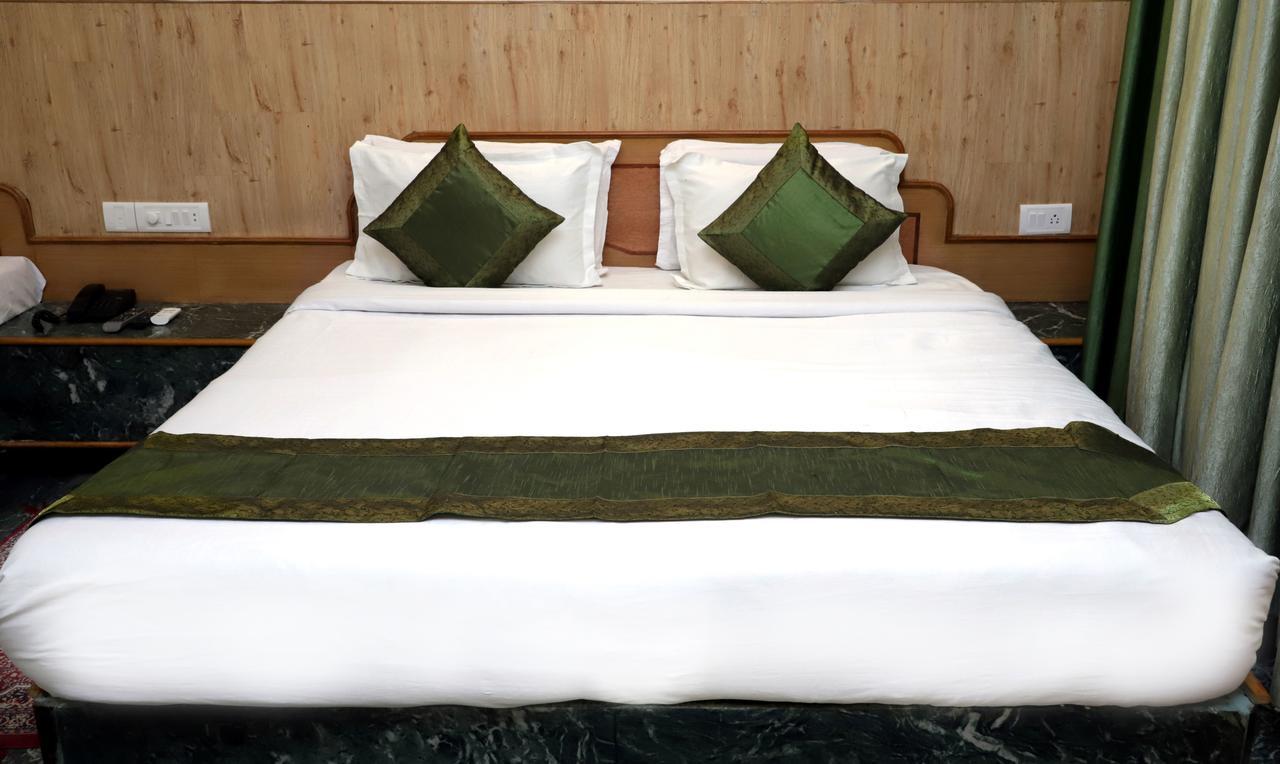 Oyo 22075 Hotel Bali Palace Katra  Eksteriør billede
