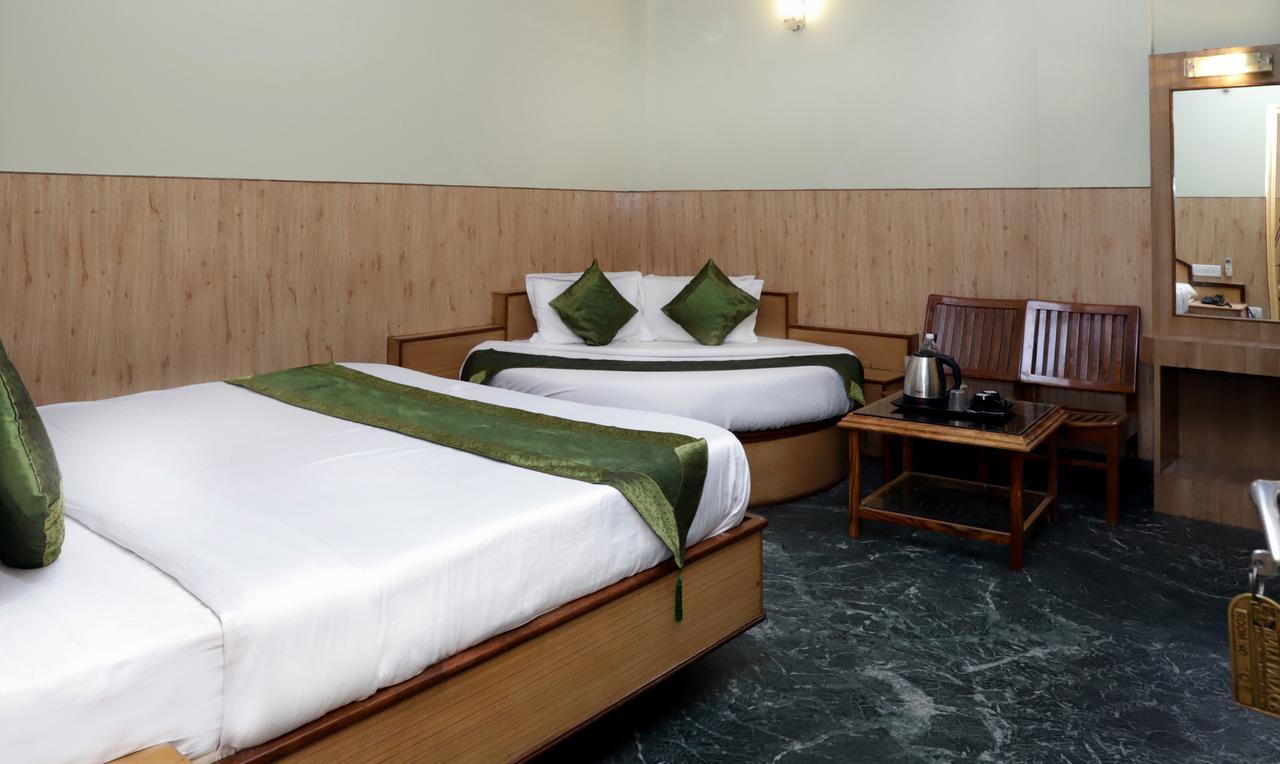 Oyo 22075 Hotel Bali Palace Katra  Eksteriør billede