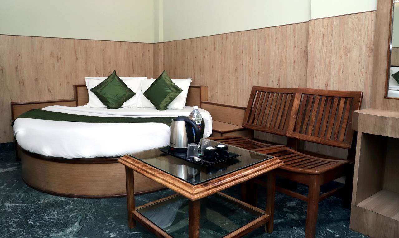 Oyo 22075 Hotel Bali Palace Katra  Eksteriør billede