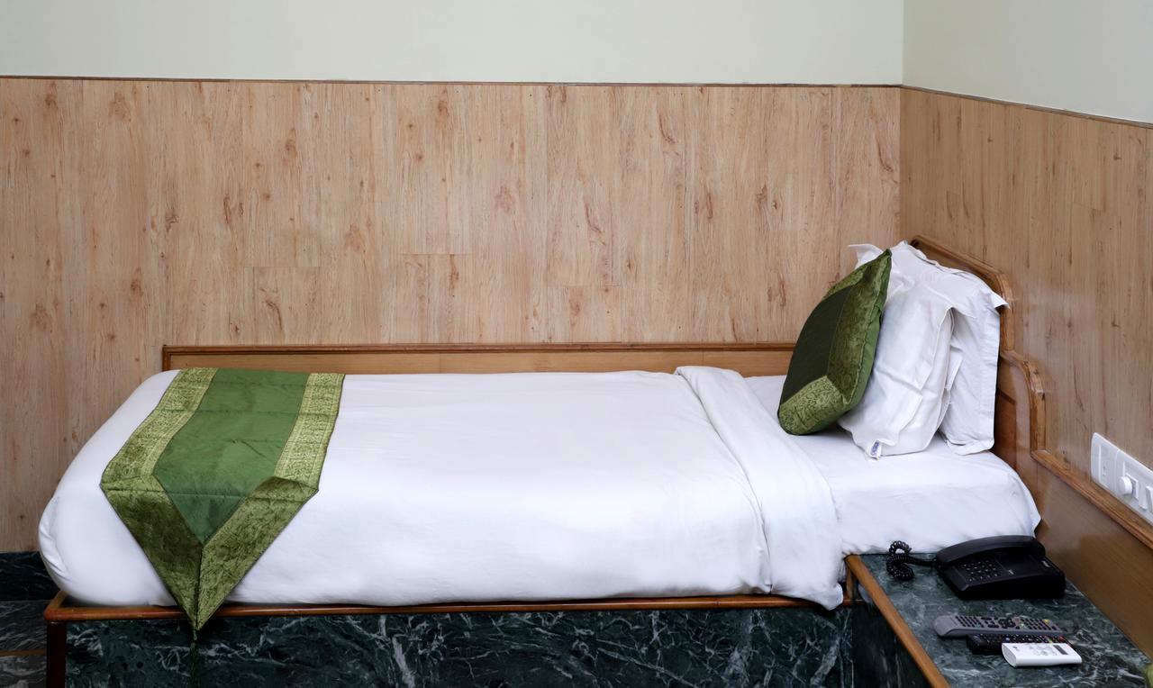 Oyo 22075 Hotel Bali Palace Katra  Eksteriør billede