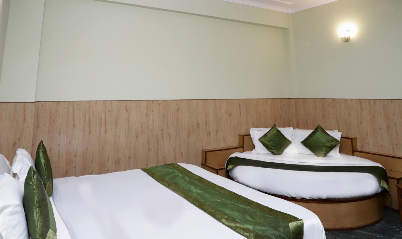 Oyo 22075 Hotel Bali Palace Katra  Eksteriør billede