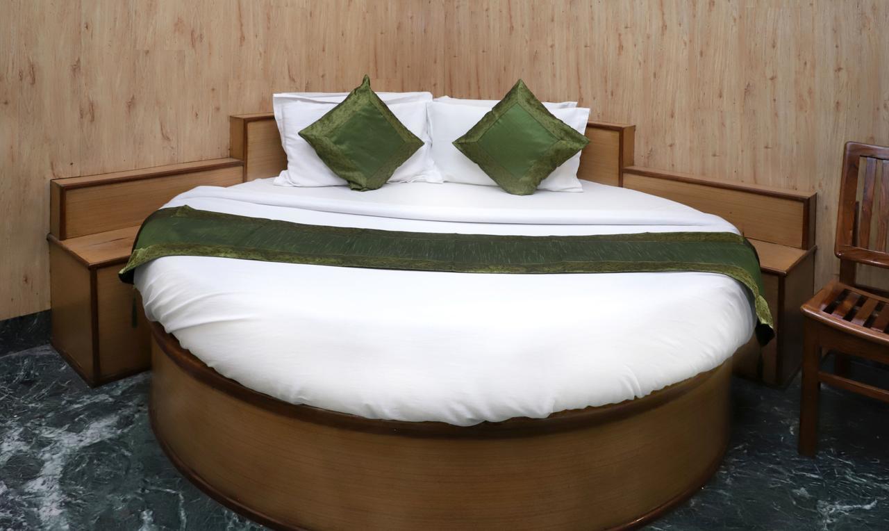 Oyo 22075 Hotel Bali Palace Katra  Eksteriør billede