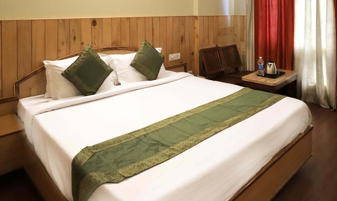 Oyo 22075 Hotel Bali Palace Katra  Eksteriør billede