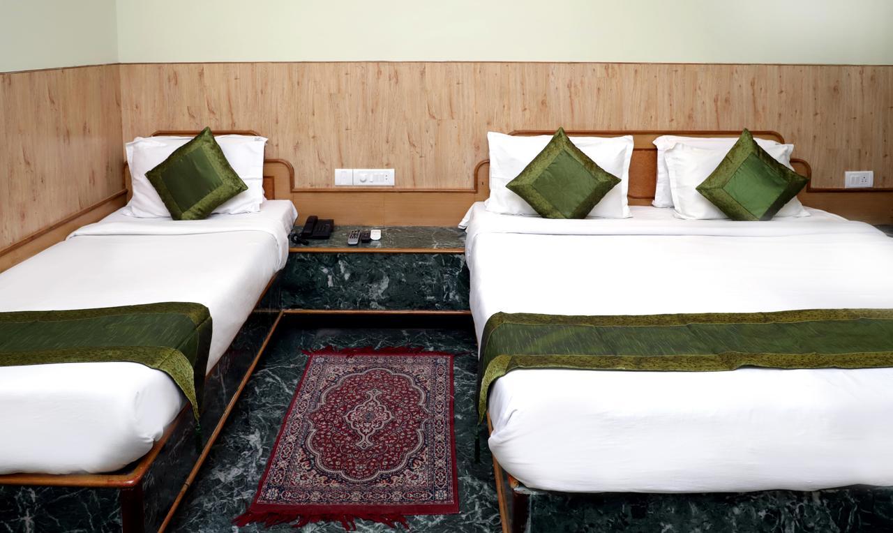 Oyo 22075 Hotel Bali Palace Katra  Eksteriør billede