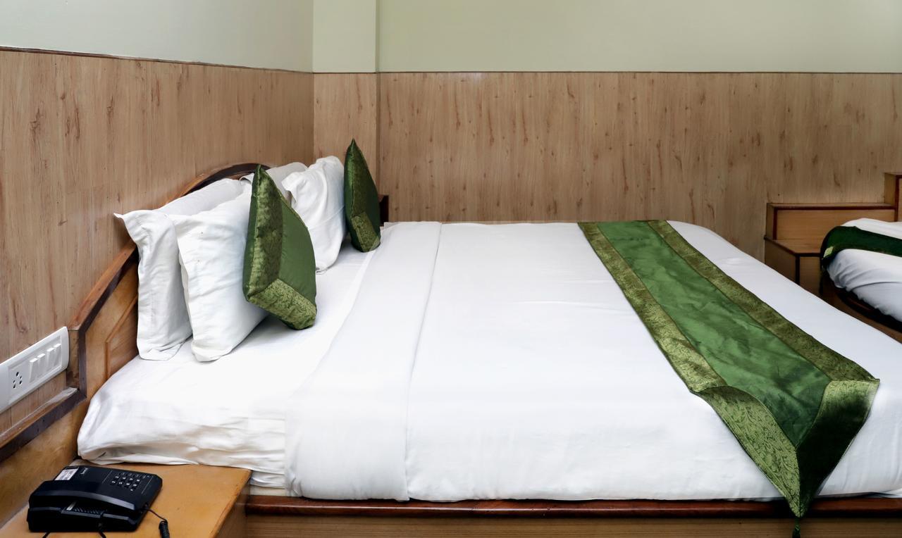 Oyo 22075 Hotel Bali Palace Katra  Eksteriør billede