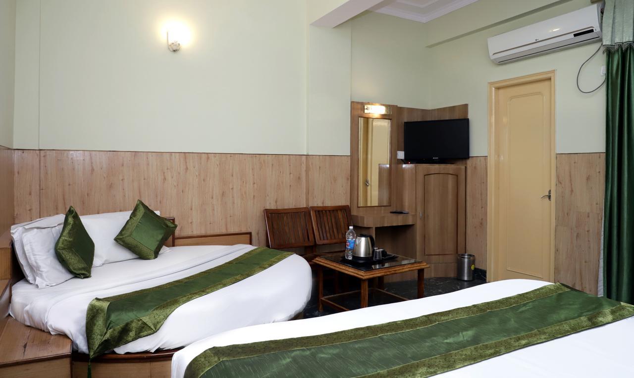 Oyo 22075 Hotel Bali Palace Katra  Eksteriør billede