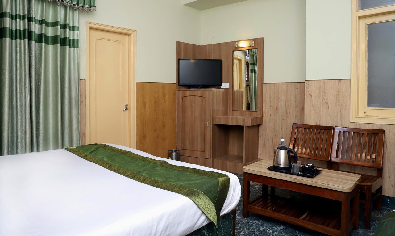 Oyo 22075 Hotel Bali Palace Katra  Eksteriør billede