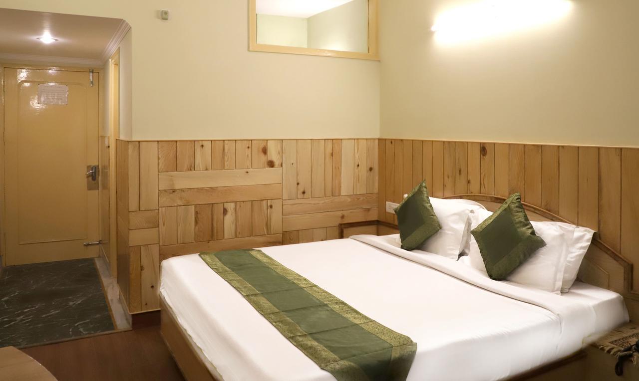 Oyo 22075 Hotel Bali Palace Katra  Eksteriør billede