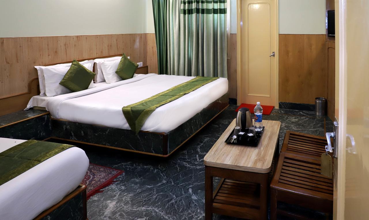 Oyo 22075 Hotel Bali Palace Katra  Eksteriør billede